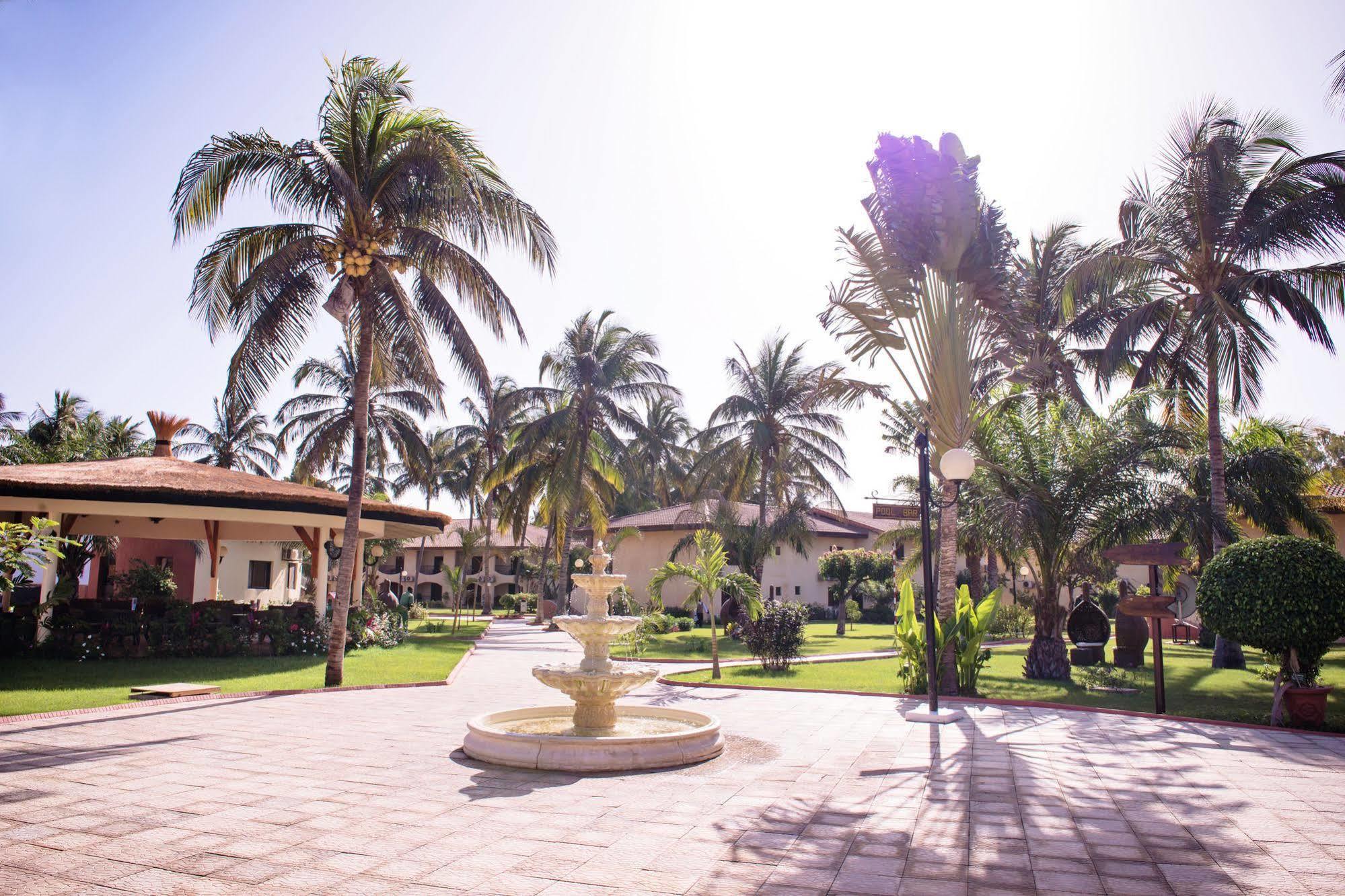 Ocean Bay Hotel & Resort Bakau Extérieur photo