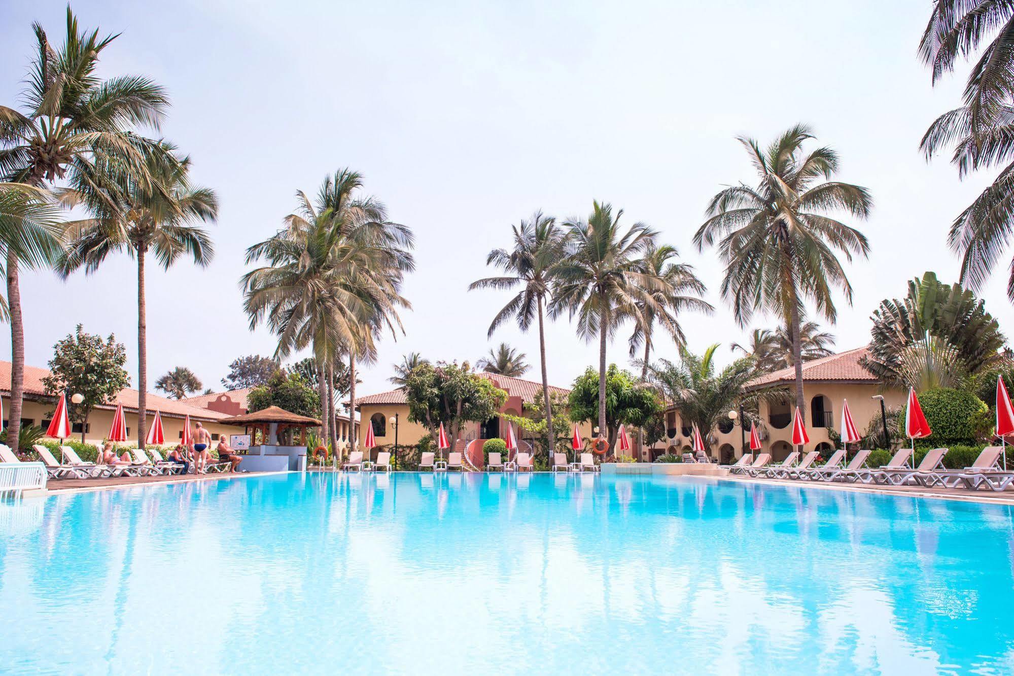 Ocean Bay Hotel & Resort Bakau Extérieur photo