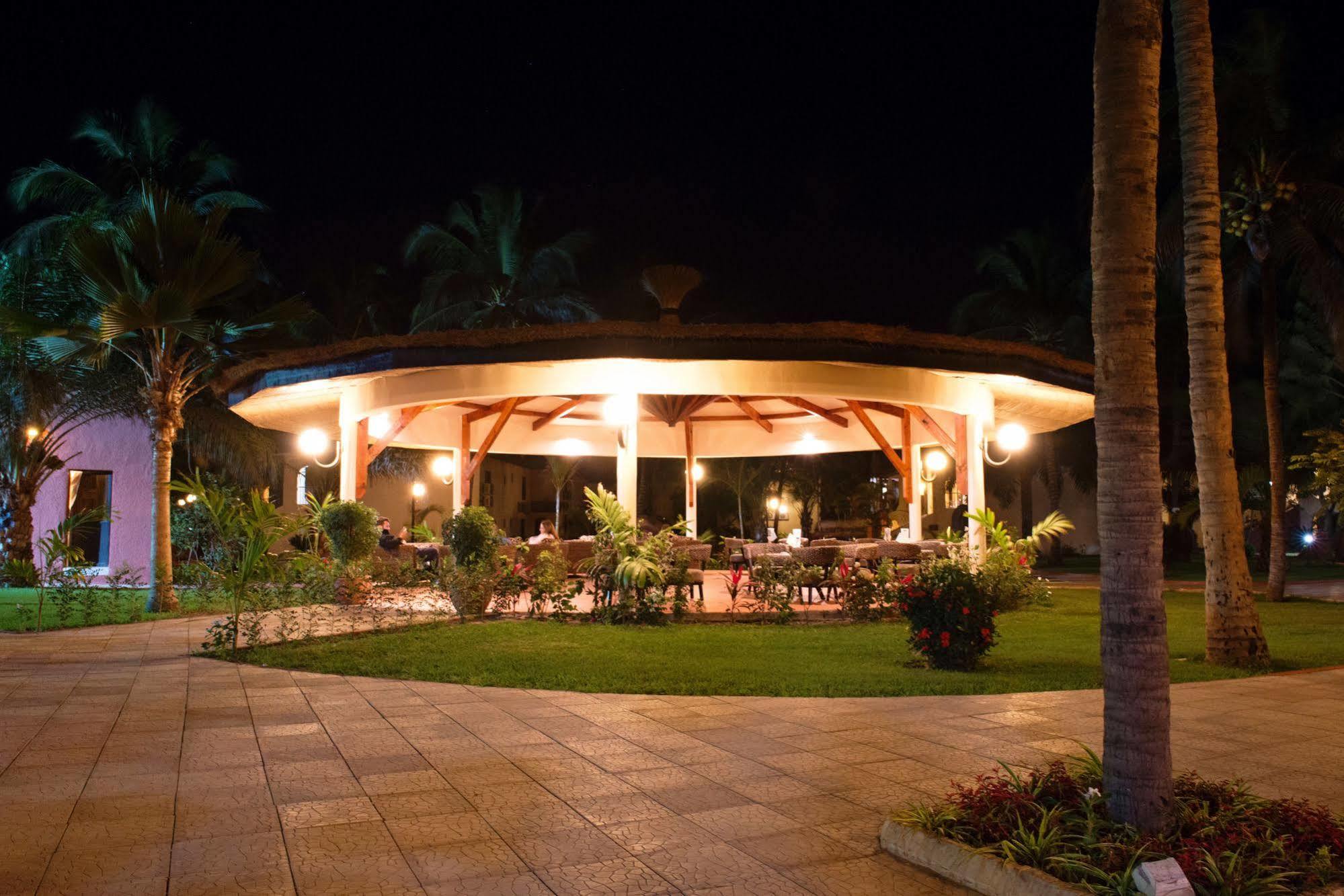 Ocean Bay Hotel & Resort Bakau Extérieur photo